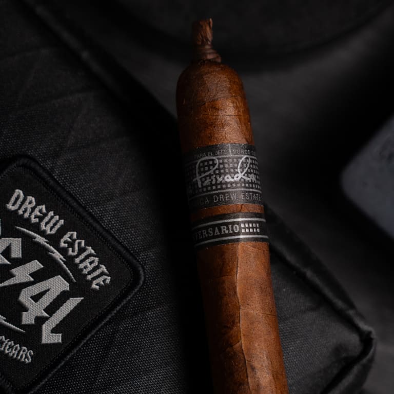 liga privada liga 10 cigar resting on a black leather case