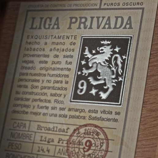 A label on a wooden box featuring a stamp, labeled "Liga Privada No. 9"