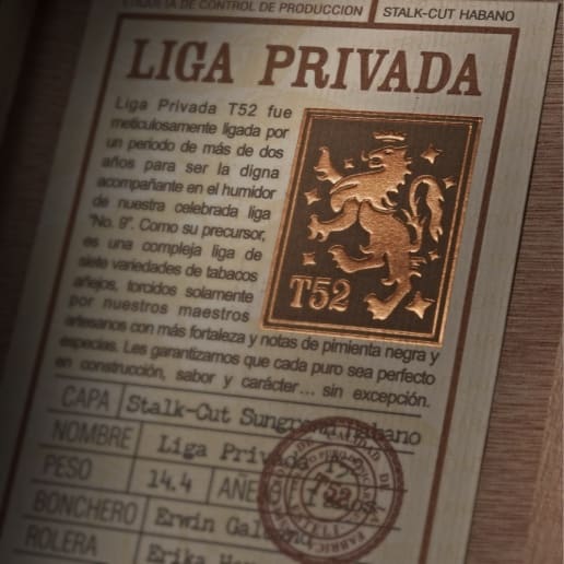 A cigar label featuring a lion design, prominently displaying the text "Liga Privada T52"