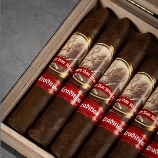 Pappy Van Winkle Traditional cigars in a box