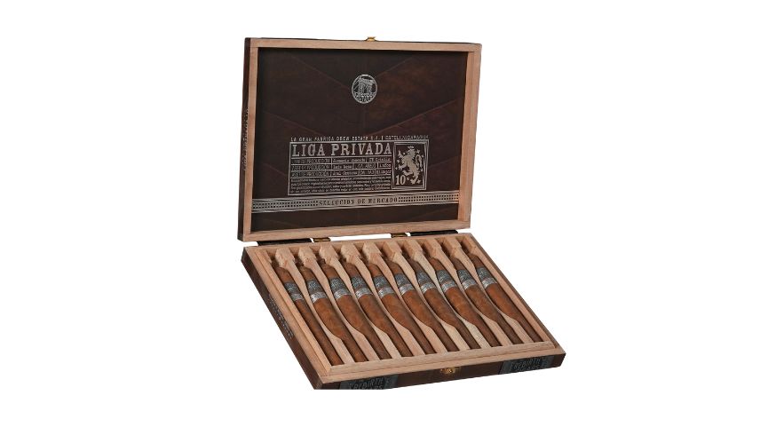 box of liga privada 10 cigars